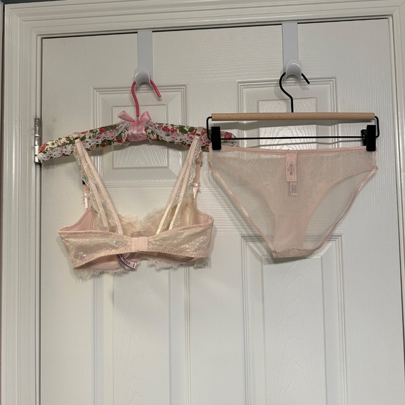 Victoria’s Secret - Ballet Pink w/Silver Shimmer & EyelashTrim - Bra & Panty Set - Picture 4 of 9